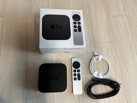 애플TV 4K 패키지는 Δ본체 Δ시리 리모트(리모콘) Δ전원 케이블 Δ라이트닝 케이블로 구성돼있다. 2021.11.12./뉴스1 © News1 김정현