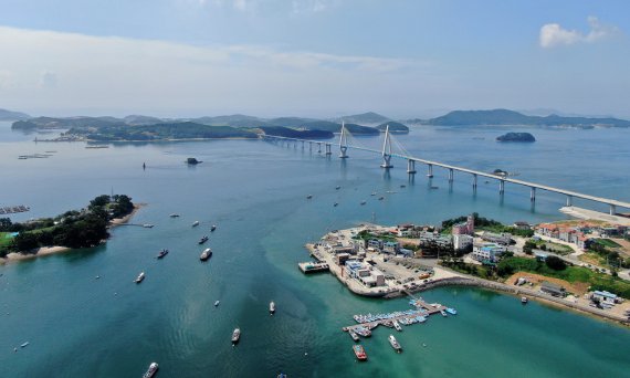 해수부는 지난 9월 1일 태안군 영목항을 국가어항으로 신규 지정 고시했으며 지정면적은 육역 1만 5000㎡, 수역은 21만 8000㎡에 이른다.(사진은 영목항 전경).© 뉴스1