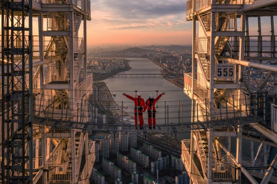 서울스카이 스카이브릿지 투어 /사진=롯데월드