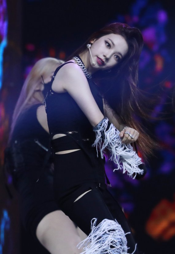 [뉴스1 ★]카리나, 데뷔 후 첫 대면무대,,,‘팬들 난리났네 난리났어’