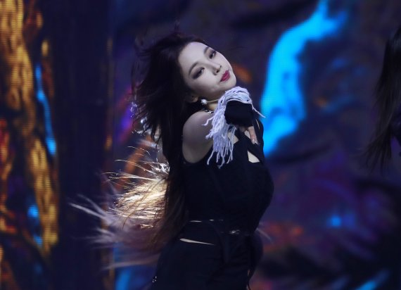 [뉴스1 ★]카리나, 데뷔 후 첫 대면무대,,,‘팬들 난리났네 난리났어’