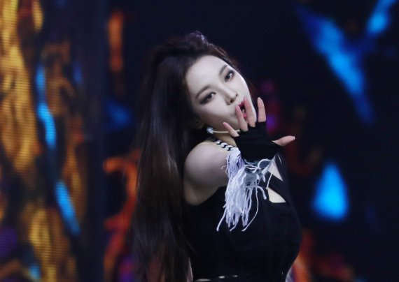 [뉴스1 ★]카리나, 데뷔 후 첫 대면무대,,,‘팬들 난리났네 난리났어’