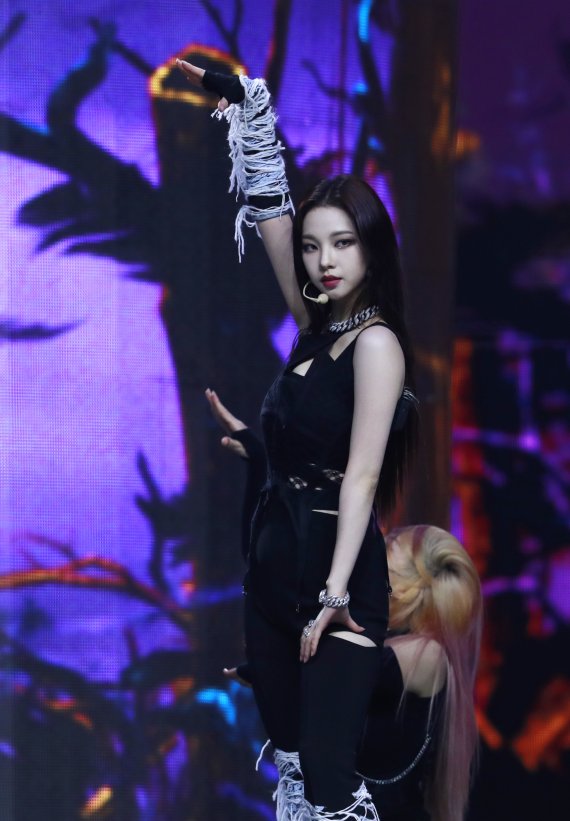 [뉴스1 ★]카리나, 데뷔 후 첫 대면무대,,,‘팬들 난리났네 난리났어’