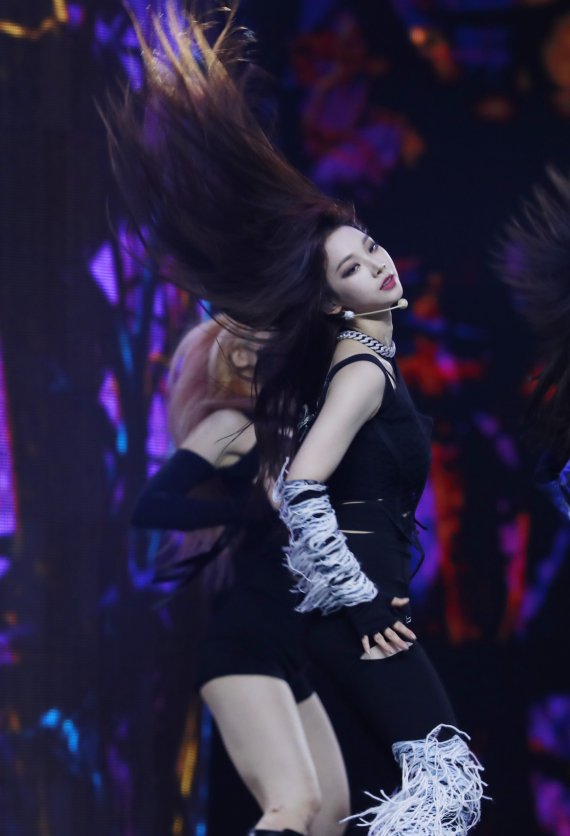 [뉴스1 ★]카리나, 데뷔 후 첫 대면무대,,,‘팬들 난리났네 난리났어’