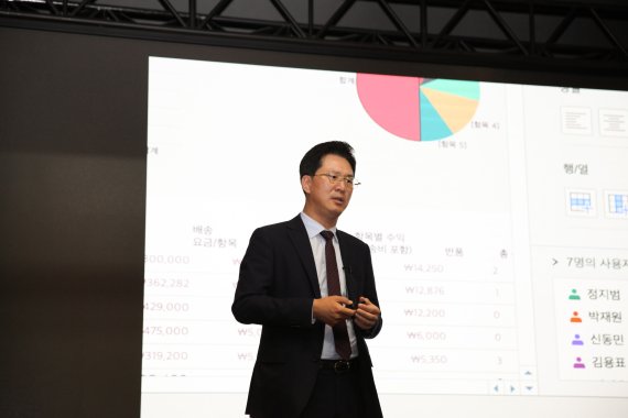 김대기 한글과컴퓨터 부사장은 16일 경기 성남 NHN판교사옥에서 열린 'NHN두레이 사업전략 기자간담회'에서 발표를 진행하고 있다. NHN두레이 제공.