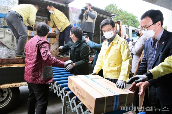 [fn포토] 수능 D-2 시험지 제주 도착...17일 수험표 교부