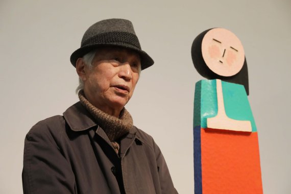 [서울=뉴시스] 박진희 기자 = 원로작가 최종태(조각가) 선생이 16일 서울 종로구 김종영미술관에서 초대전 '구순(九旬)을 사는 이야기' 기자간담회를 하고 있다. 전시는 12월 31일까지. 2021.11.16. pak7130@newsis.com