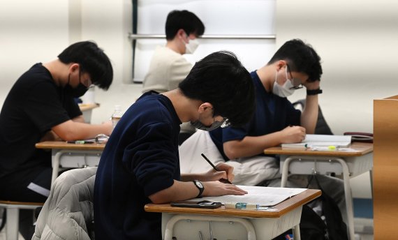 [2022 수능]국어영역, "9월 모평보다 어렵고 작년과는 비슷한 난이도"