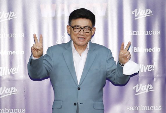 개그맨 엄영수가 18일 오후 서울 마포구 윤형빈소극장에서 열린 WAG TV ‘우리는 개그맨이다’ 시즌1 제작발표회에 참석해 포즈를 취하고 있다. 2021.11.18/뉴스1 © News1 권현진 기자