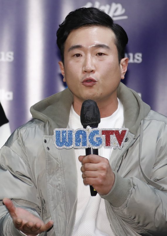 개그맨 홍순목이 18일 오후 서울 마포구 윤형빈소극장에서 열린 WAG TV ‘우리는 개그맨이다’ 시즌1 제작발표회에 참석해 취재진 질문에 답하고 있다. 2021.11.18/뉴스1 © News1 권현진 기자