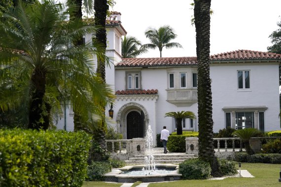 지난 15일(현지시간) 미국 플로리다주 마이애미에서 독일 셰퍼드 군터 6세가 소유하고 있는 前마돈나 저택이 매물로 나왔다. 2021.11.18. *재판매 및 DB 금지 /사진=뉴시스
