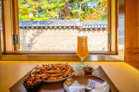 서순라길에 있는 한옥 수제맥주 펍 '술라'