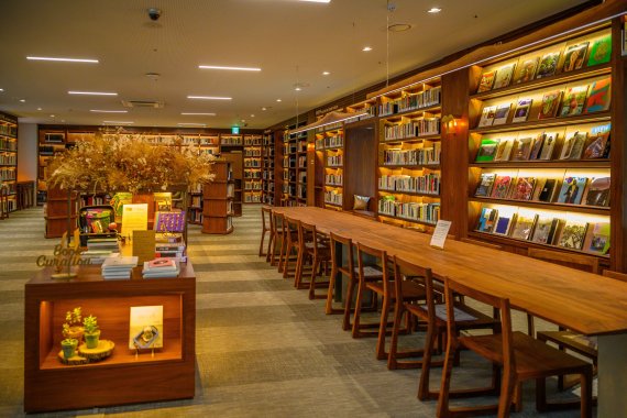 서울공예박물관 1층에-있는 도서실은 누구나 이용할 수 있다.