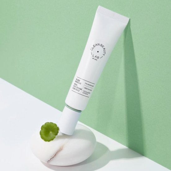 [서울=뉴시스]AHC '퓨어 레스큐 리얼 아이크림 포 페이스'. (출처: AHC 홈페이지 캡쳐) 2021.11.19.