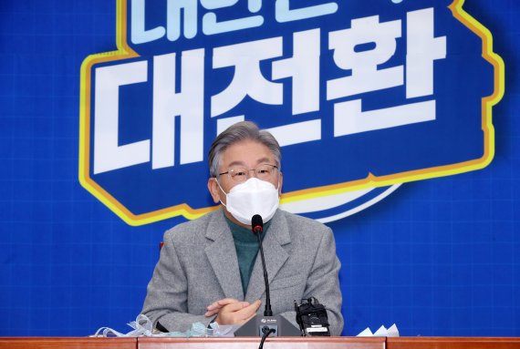 野 직격 이재명 "개발이익 환수법 막는 자, '화천대유' 꿈꾸는 공범"