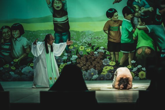 배우 이동희(왼쪽) / 사진=넷플릭스 '지옥' 스틸컷 © 뉴스1