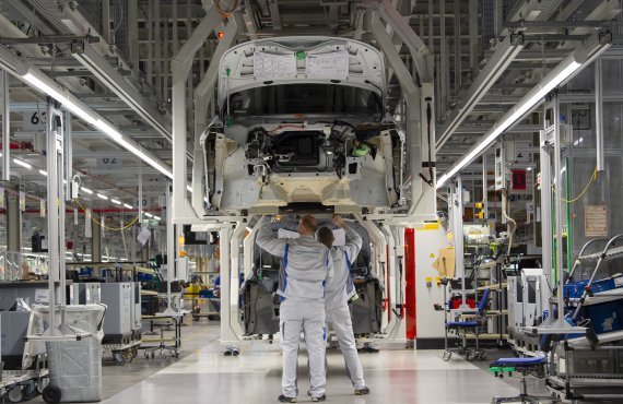 독일 작센주 츠비카우에 있는 세계 2위의 완성차 업체 폭스바겐 공장에서 전기차 ID.3가 생산되고 있다. 뉴시스