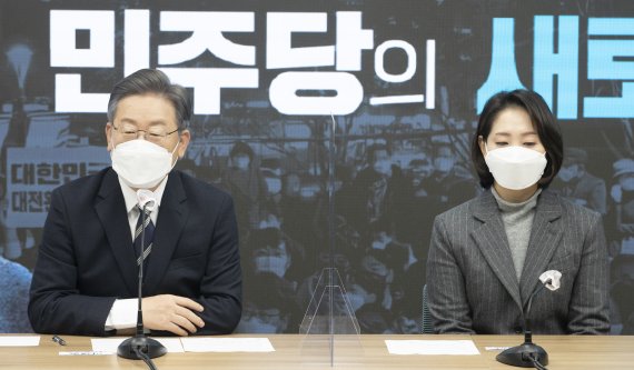 이재명 더불어민주당 대선후보가 30일 서울 여의도 더불어민주당사에서 열린 이재명 캠프 공동상임선대위원장 인선 발표에서 인사말을 하고 있다. 공동취재사진, 뉴시스.