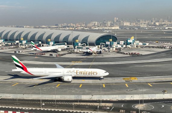 두바이 국부펀드가 소유하고 있는 에미레이트항공(Emirates Airline)이 비트코인(BTC)을 항공료 결제수단으로 지원하기로 했다. 또 에미레이트항공 홈페이지를 통해 거래할 수 있는 대체불가능한토큰(NFT)도 출시하고, 블록체인 기술을 활용한 항공기 추적 사업을 계획하는 등 블록체인·가상자산 도입에 본격적으로 나서겠다는 계획을 내놨다./사진=뉴스1