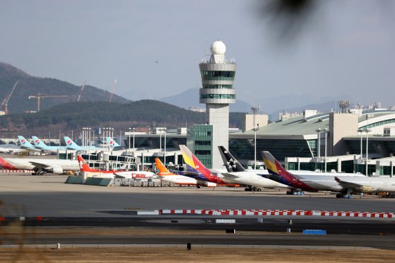 지난해 12월 1일 인천국제공항 계류장에 항공기들이 멈춰서 있다. 사진=뉴스1