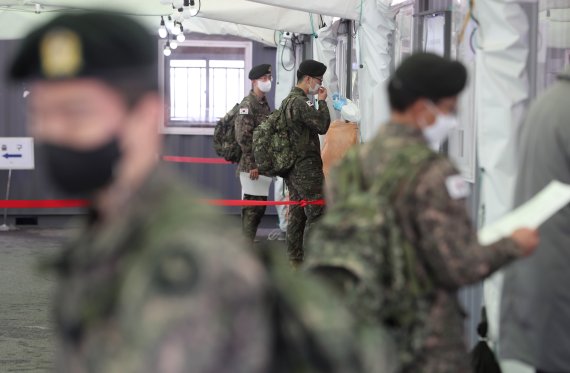 [속보] 軍 코로나19 화천 군부대..신규 확진자 58명으로 늘어