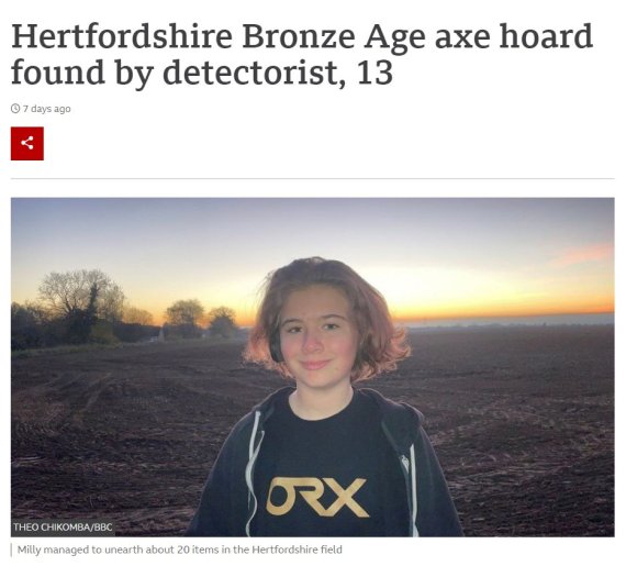 청동기 시대 유물을 발굴한 13세 소녀 밀리의 모습. BBC 홈페이지 갈무리
