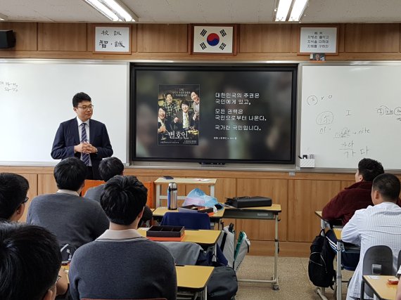 율촌은 법적 자문이 필요한 이들을 위해 '찾아가는 법률 서비스'를 진행 중이다. 율촌 제공
