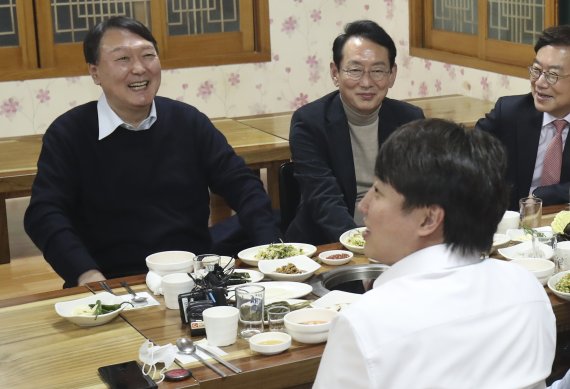 윤석열 "김종인, 총괄선대위원장직 수락..당무 전반 총괄"