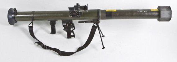 이스라엘의 IMI가 만든 B-300. 대전차 로켓으로 발사기와 로켓탄이 들어있는 컨테이너의 두 부분으로 이루어지며 휴대 시에는 분리하여 운반하다가 사용시에 이 둘을 결합하는 방식으로 운용한다. 1980년대부터 이스라엘에서 생산, 운용되고 있으며 칠레, 싱가폴, 멕시코, 인도 등의 나라에서도 운용 중이다. 미국에서는 이 B-300을 SMAW라는 이름으로 1984년부터 미 해병대가 사용하고 있다. 자료=밀리터리투데이 닷컴(military-today.com)