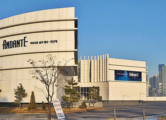 [뉴시스=세종]한국토지주택공사가 세종시 6-3생활권에 짓는 공공분양 견본 주택 전경.2021.12.03.ssong1007@newsis.com *재판매 및 DB 금지