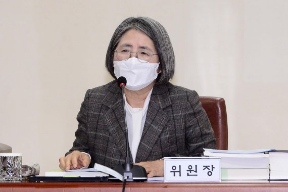 김영란 양형위원회 위원장이 서울 서초구 대법원에서 열린 '양형위원회 제113차 전체회의'에 참석해 회의를 주재하고 있다. /사진=뉴시스화상