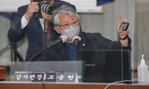 지난 10월20일 경기 수원 경기도청에서 열린 국토교통위원회의 경기도에 대한 국정감사에서 조응천 감사반장이 국민의힘 의원들의 답변 시간에 대한 항의에 발언하고 있다. 사진=뉴시스