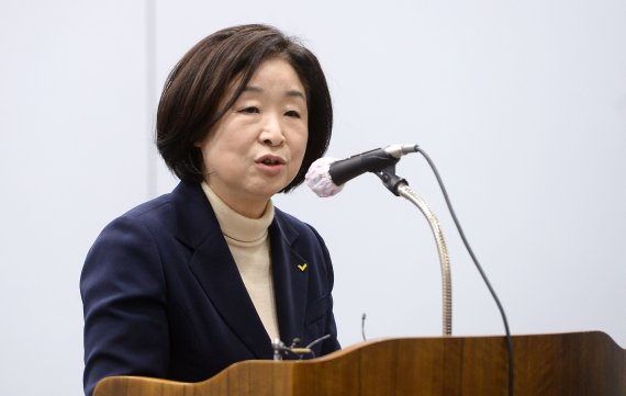 [서울=뉴시스] 국회사진기자단 = 심상정 정의당 대선 후보가 9일 서울 마포구 연세대학교 김대중도서관에서 열린 '김대중 대통령 노벨평화상 수상 21주년 기념식 및 학술회의'에서 축사하고 있다. 2021.12.09. photo@newsis.com