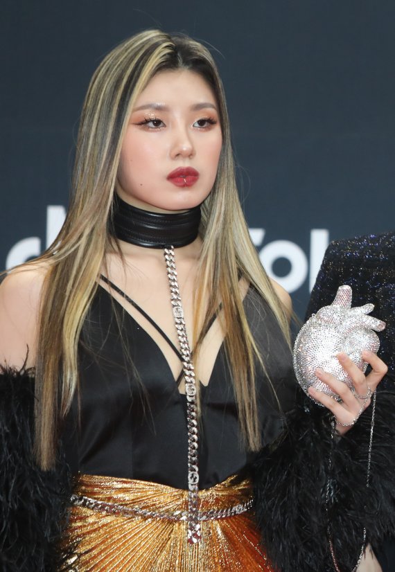 '스우파' 리정이 11일 오후 경기도 파주시 CJENM스튜디오센터에서 열린 2021 엠넷 아시안 뮤직 어워즈(MAMA) 레드카펫 행사에 참석해 포즈를 취하고 있다. 2021.12.11/뉴스1 © News1 권현진 기자