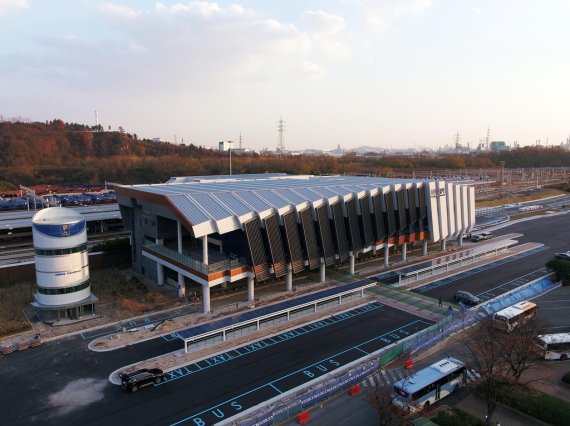 국가철도공단이 부산-울산-경북을 잇는 영남권 4개 복선 전철사업을 위해 울산에 신설한 태화강역 전경. 국가철도공단 제공