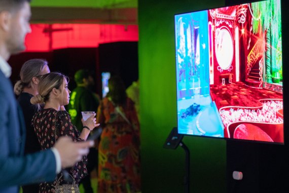 NFT 예술작품도 LG 시그니처 올레드 R 속으로