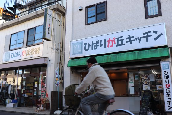 누구와도 소통 못했는데… "단골 손님들이 저를 찾아 와줘요" [숨어버린 사람들 (12) 日 히키코모리 현주소]