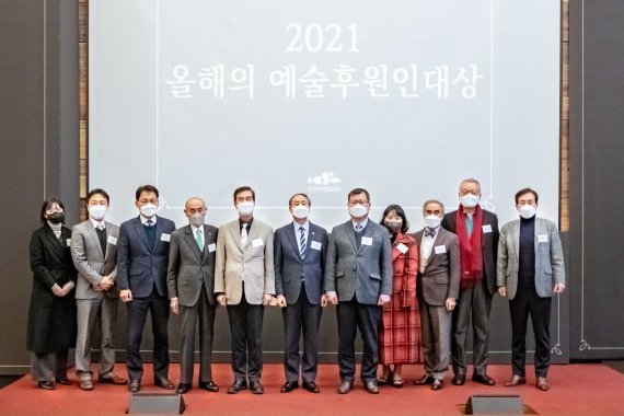 한국문화예술위원회는 지난 14일 서울 명동에 위치한 커뮤니티하우스 마실에서 '2021 올해의 예술후원인대상' 시상식을 개최했다.