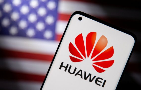 미국의 강한 제재 속에서도 중국 통신장비·스마트폰 업체 화웨이가 지난해 12월 31일 조심스런 낙관 전망을 내놨다. 로이터뉴스1