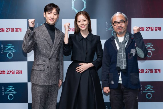 이제훈, 문채원, 강신일/네이버 바이브, (주)스토리웨이브픽쳐스 제공 © 뉴스1