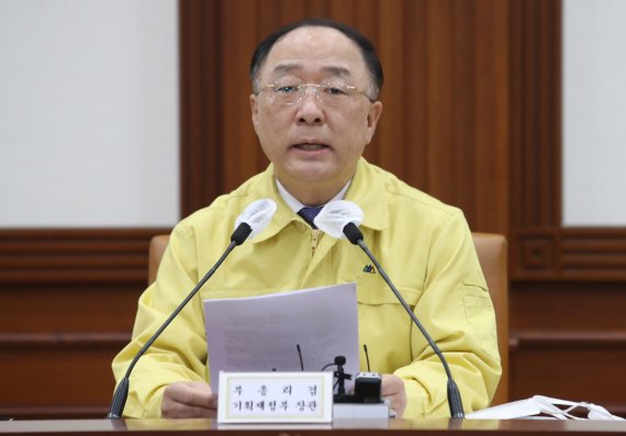 [서울=뉴시스] 김명원 기자 = 홍남기 경제부총리 겸 기획재정부 장관. 2021.12.16. kmx1105@newsis.com