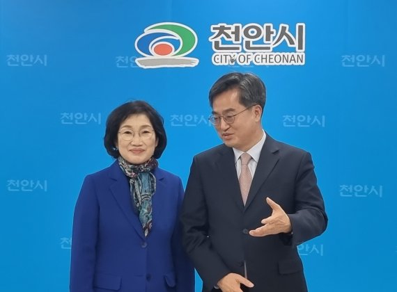 김동연 전 경제부총리는 16일 천안을 찾아 새로운물결 창당 작업을 서둘렀다.© 뉴스1