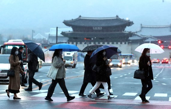 수도권 3~8㎝ 눈 예보…서울시, 제설 2단계 비상근무