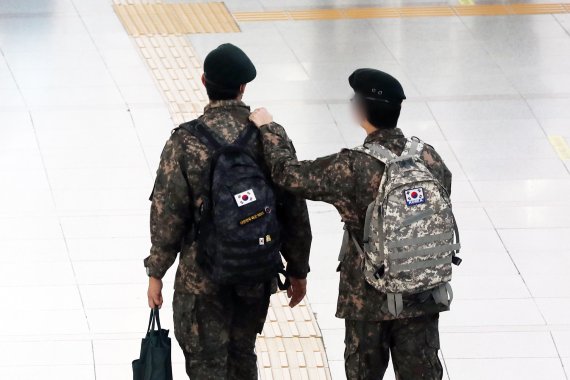 軍 돌파감염 확산세에 따라 '군 내 거리두기' 재강화 검토 중