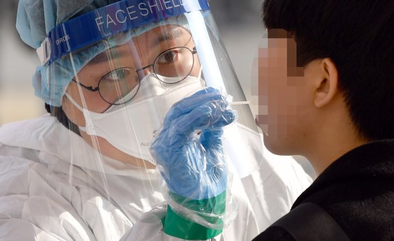 [광주=뉴시스] 류형근 기자 = 코로나19 검사. (사진=뉴시스 DB). photo@newsis.com *재판매 및 DB 금지