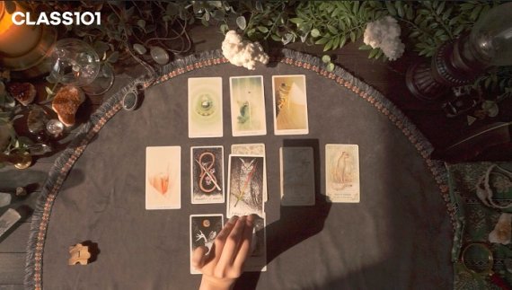 [서울=뉴시스] 이봄 타로 클래스 '고민으로 잠 못드는 당신을 위해'. (이미지=클래스101 제공) 2021.12.19. photo@newsis.com