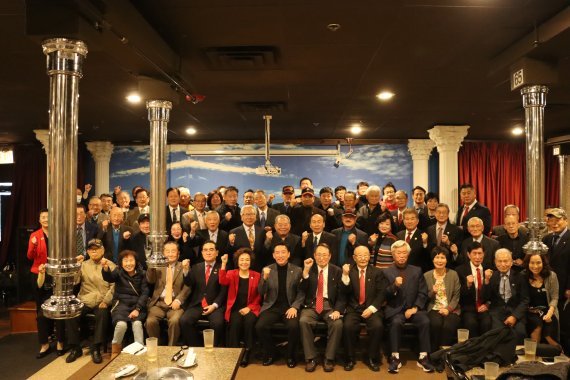 국민의힘 김석기(앞줄 왼쪽 여섯번째)·태영호(앞줄 네번째) 의원이 12월3일부터 미국을 방문해 재외국민투표 참여 독려에 나섰다.