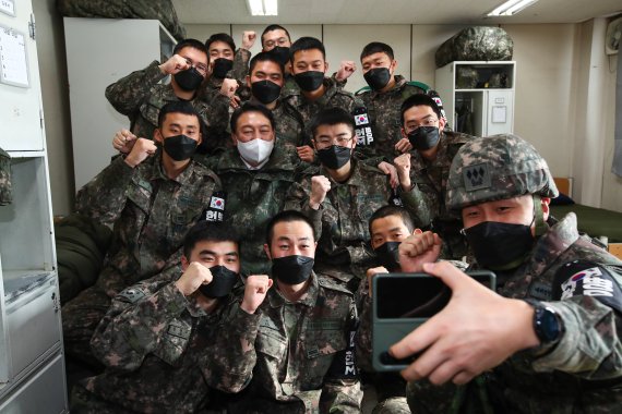 병사 월급 200만원 공약, 30만원 먼저 올린 뒤 전역 때 차액 지급 검토