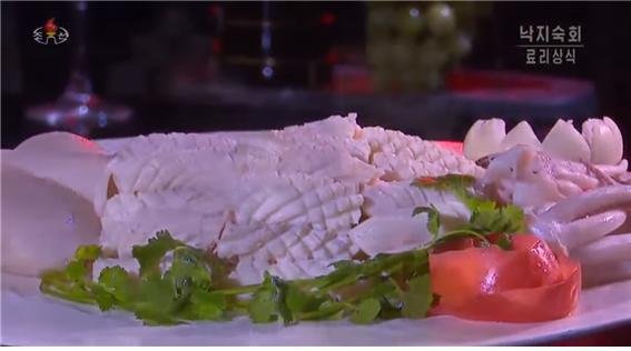북한 조선중앙TV가 최근 방송한 요리 프로그램 방송 장면.(조선중앙TV 갈무리)© 뉴스1