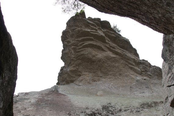 국가 산림문화자산으로 지정된 전남 보성군 오봉산 칼바위 마애불상 전경.사진=보성군 제공